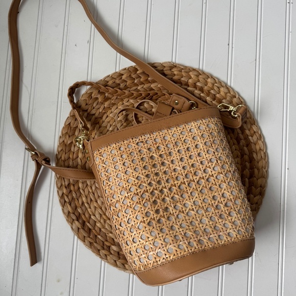 Tommy Bahama Rattan Straw Canvas Circular Drawstring Crossbody Bucket Bag Tan - Picture 2 of 7